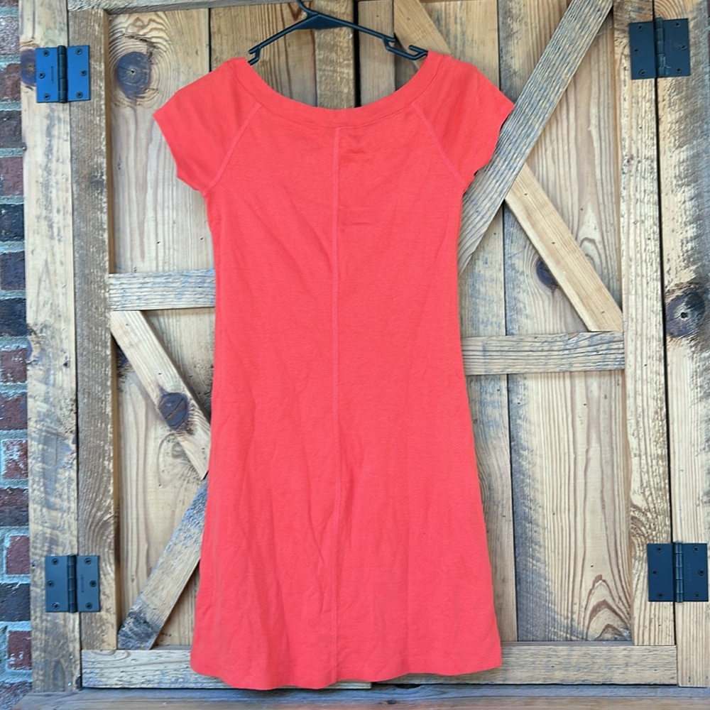 Women’s red-orange casual summer short sleeve knit dress. - Picture 2 of 3